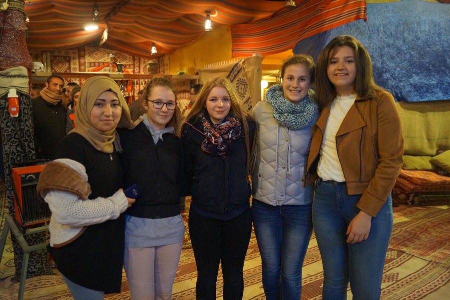 طلاب البعثة الألمانيّة يشاركون طلاب مدرسة آفاق الثّانويّة في مخيّم العلوم الأوّل