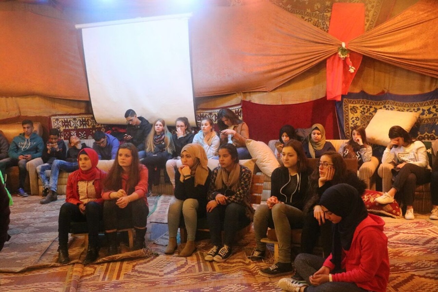 طلاب البعثة الألمانيّة يشاركون طلاب مدرسة آفاق الثّانويّة في مخيّم العلوم الأوّل