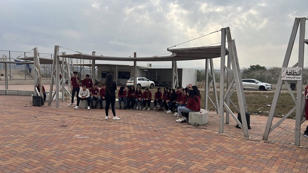 دورة انقاذ لطلاب العواشر في مدرسة افاق الثانوية كفرمندا